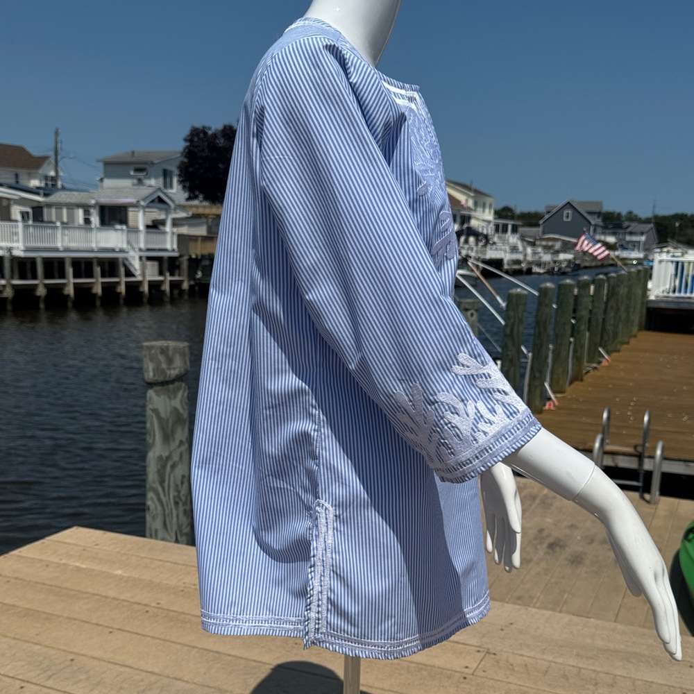 Blue and White Embroidered Tunic Top - Picture 4 of 15